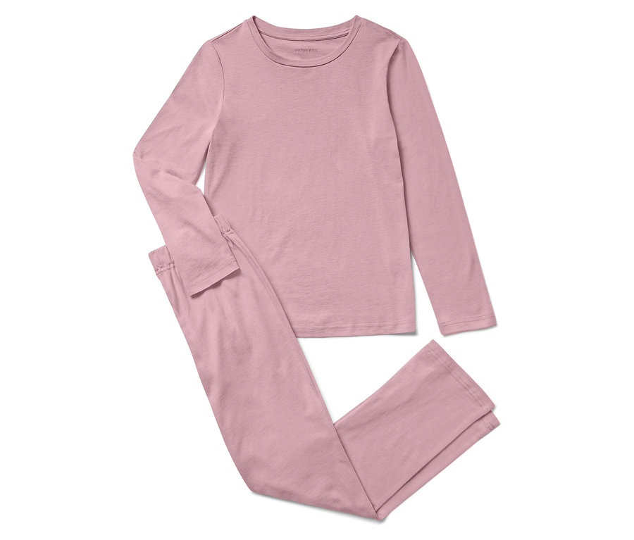 Ružové pyžamo s dlhým rukávom a nohavicami leží na bielom pozadí.