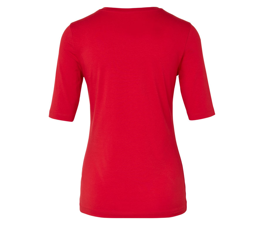 Pohľad zozadu na červené tričko s krátkymi rukávmi.