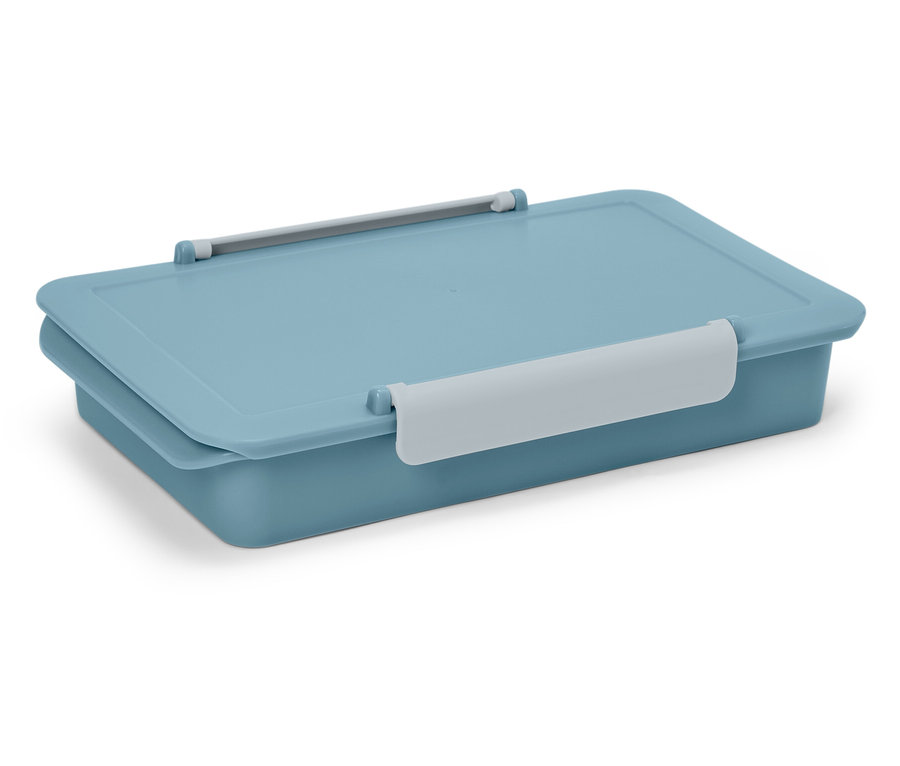 Svetlomodrý obedový box s bielymi sponami.