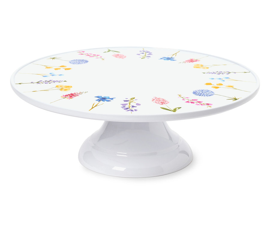 Biely stojan na tortu s kvetinovým vzorom.