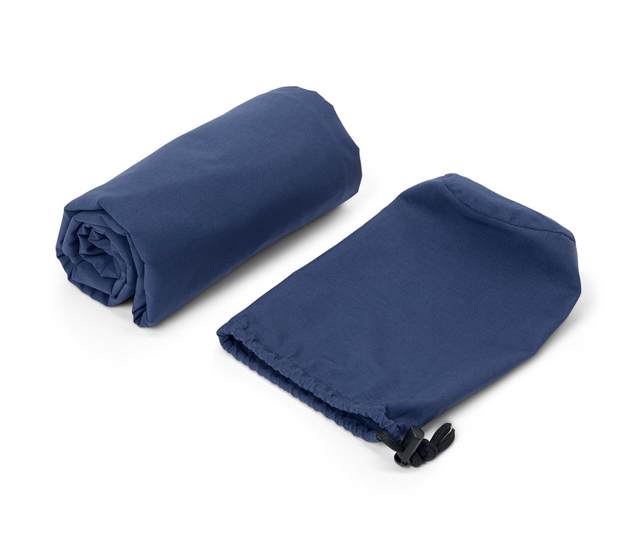 Zroložená vložka do spacieho vaku a jej obal.