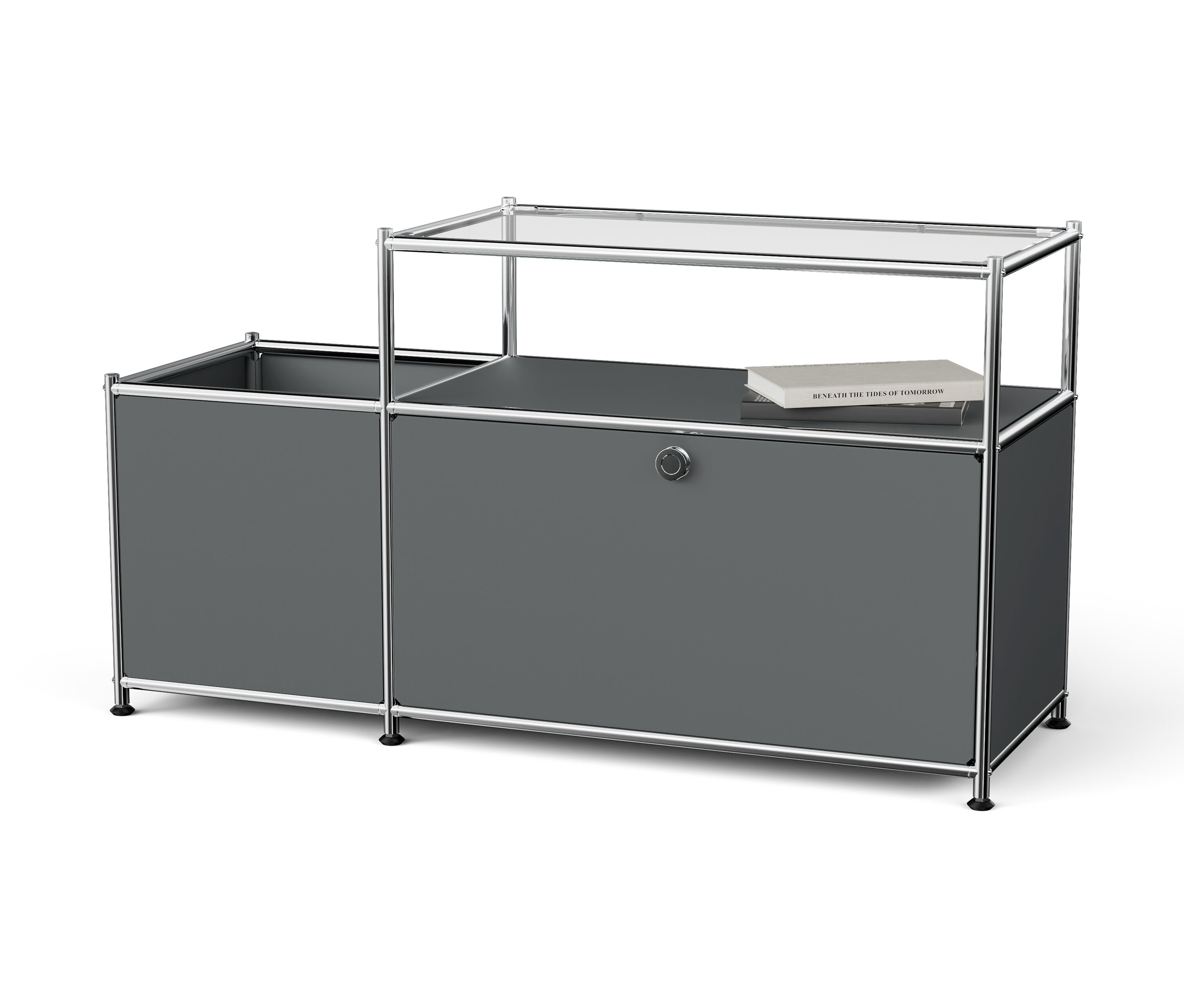 Sivý úložný systém s chrómovaným rámom a sklenenou doskou, na ktorom leží kniha.