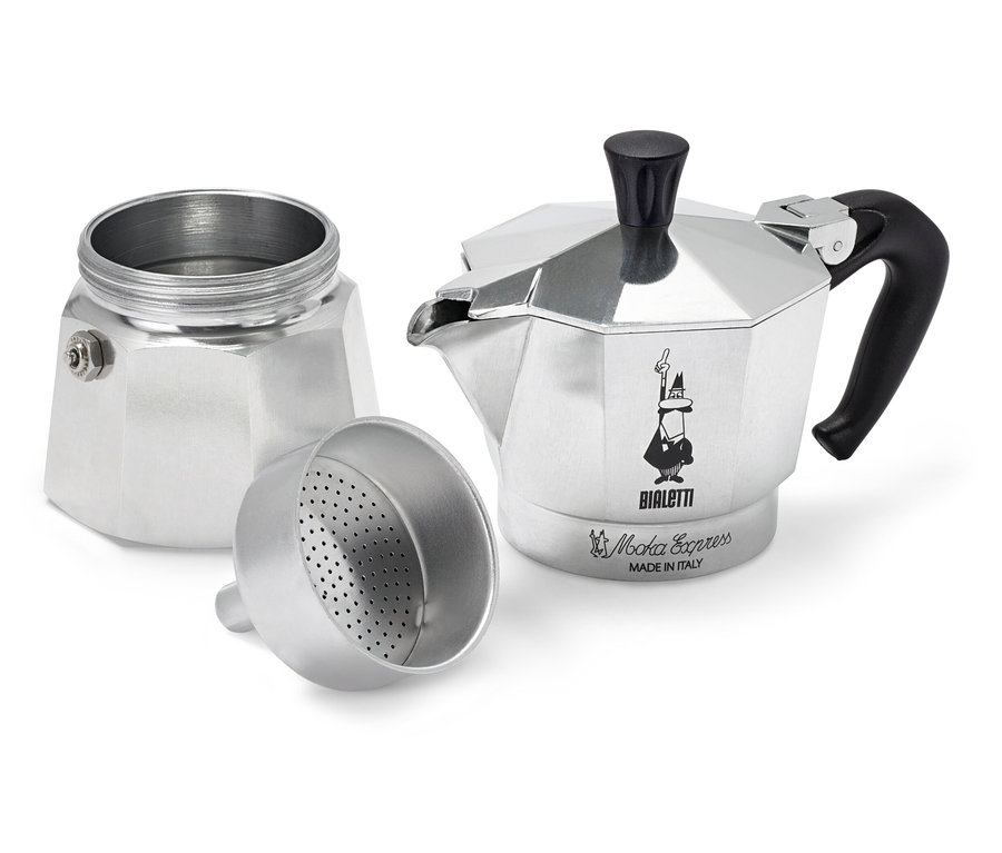 Strieborný, rozložený espresso kávovar značky Bialetti stojí na bielom pozadí.