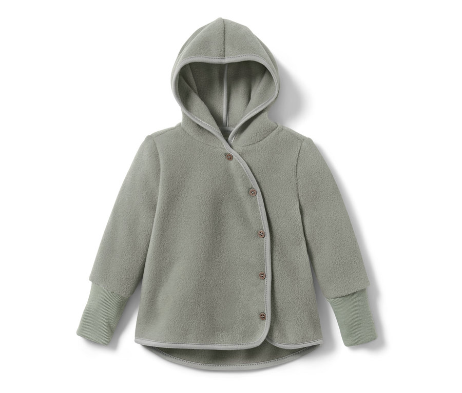Zelená flísová bunda pre bábätká a dojčence s kapucňou a hnedými gombíkmi.