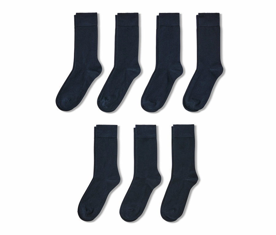 Sedem párov ponožiek.