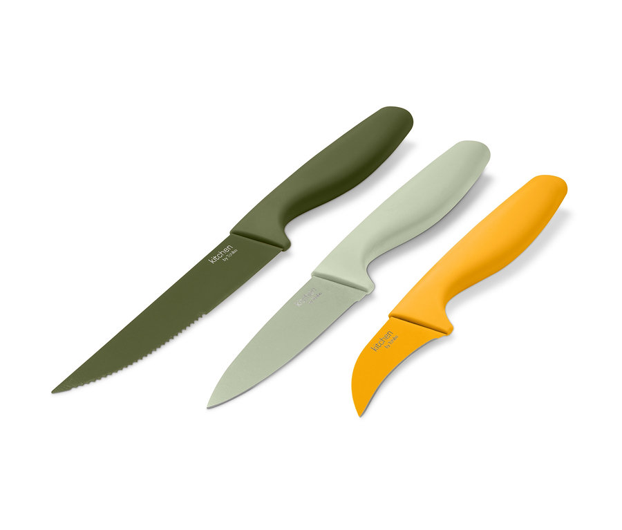 Tri kuchynské nože: olivovo zelený, svetlo šedý a žltý.