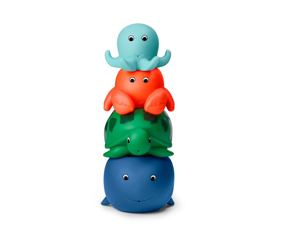 Štyri vodné striekacie zvieratká (chobotnica, krab, korytnačka, veľryba) naskladané na sebe.