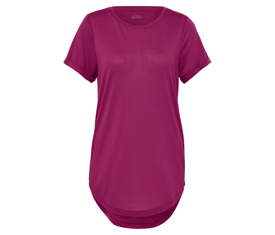 Fialové tričko s krátkym rukávom a okrúhlym výstrihom.