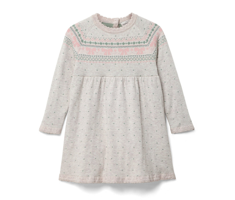 Sivé šaty s dlhým rukávom a vzorom na hrudi.