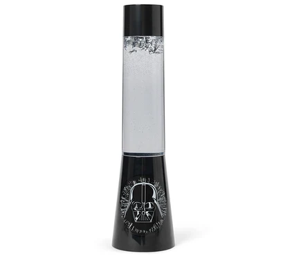 Čierna lávová lampa s motívom Darth Vadera na podstavci.