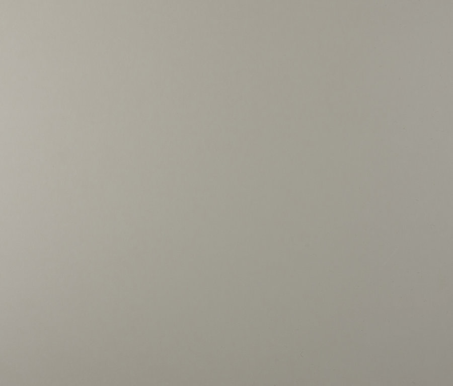 Svetlosivé pozadie.