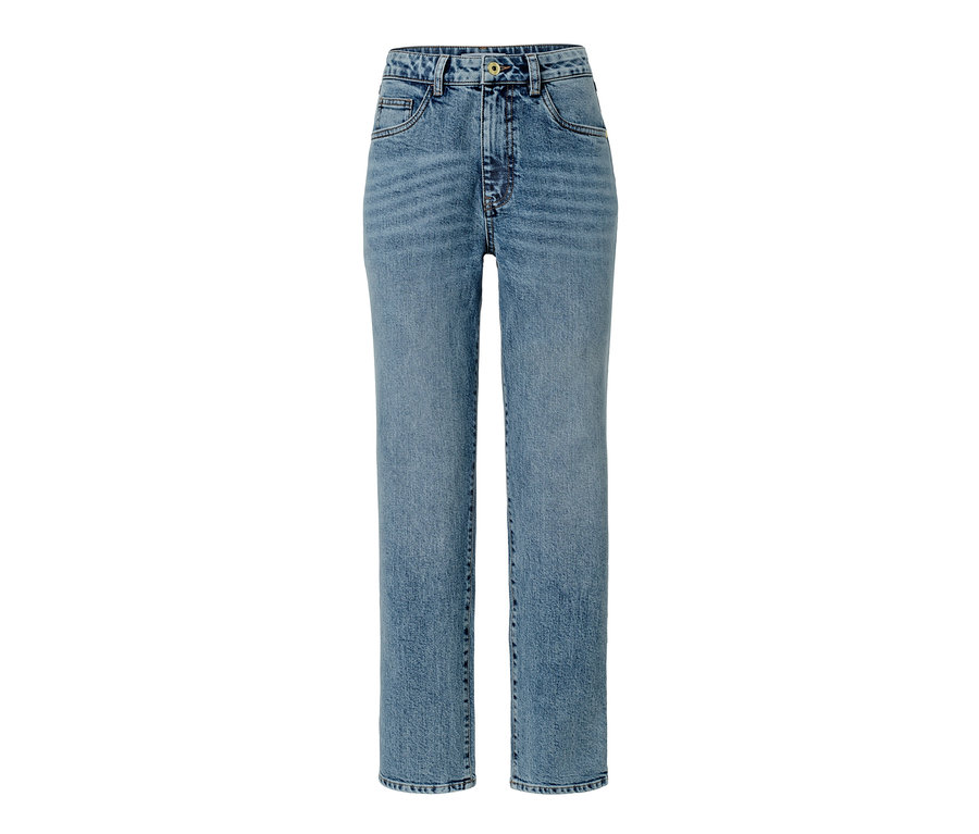 Modré rovné džínsy.