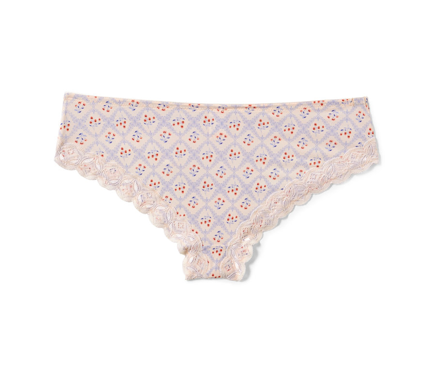 Krémové brazílske nohavičky s kvetinovou potlačou na bielom pozadí.