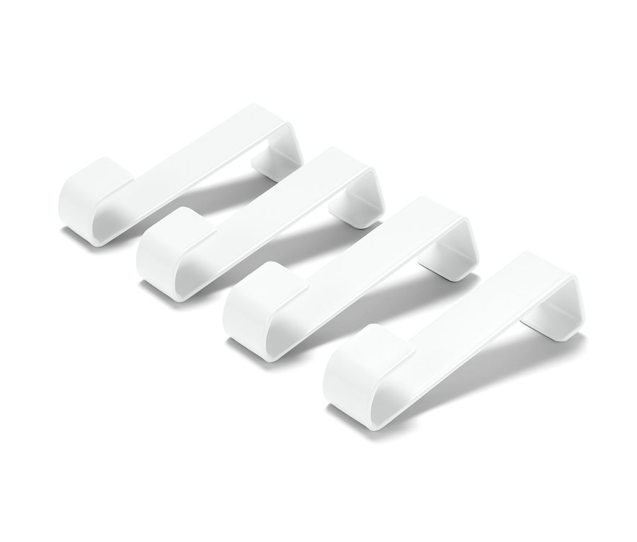 Štyri biele háčiky na dvere.