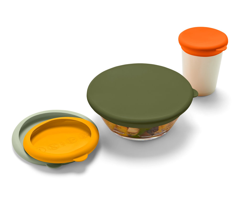 Sada 4 silikónových viečok na uchovávanie potravín v čerstvom stave rôznych farieb na bielom pozadí.