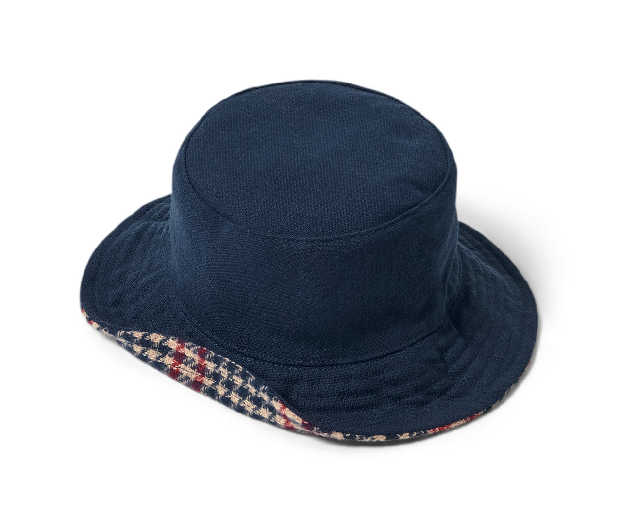 Modrý obojstranný klobúk typu bucket hat.