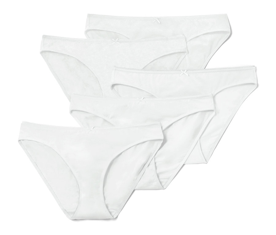 Päť bielych nohavičiek.