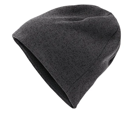Sivá pletená čiapka.