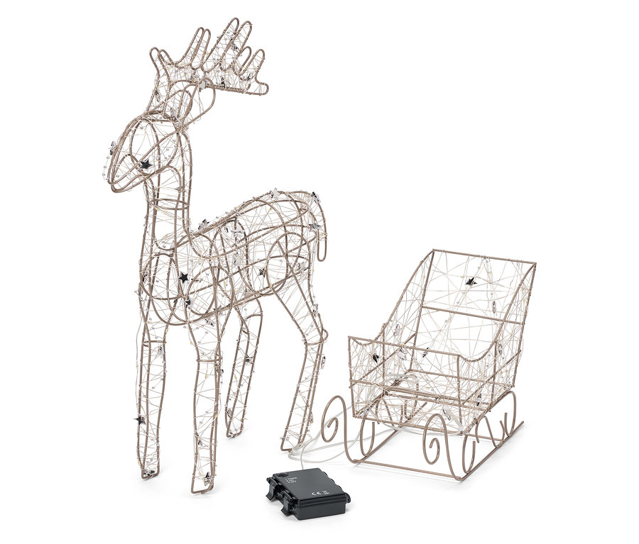 Drôtený sob a sane s hviezdami a čiernou batériou na bielom pozadí.