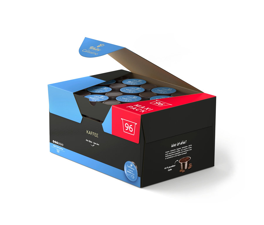 Otvorená čierna krabica Tchibo Cafissimo Maxi Pack s 96 jemnými kávovými kapsulami v modro-hnedej farbe.