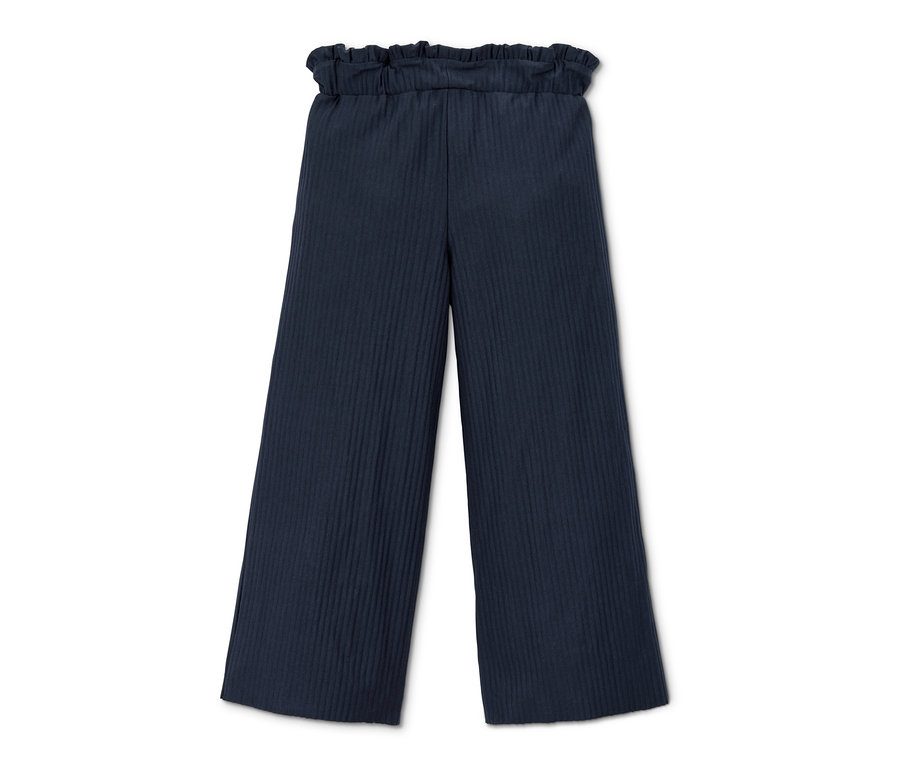 Tmavomodré plisované nohavice culottes z recyklovaného materiálu na bielom pozadí.