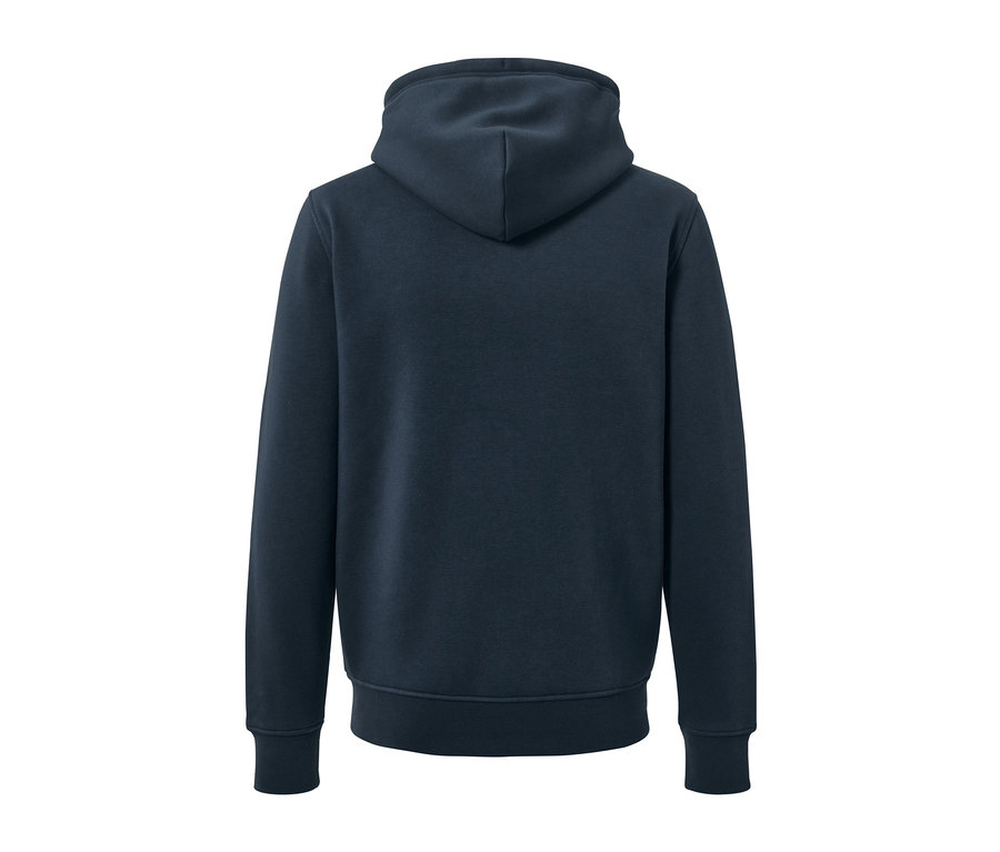 Tmavo modrá mikina s kapucňou zozadu.