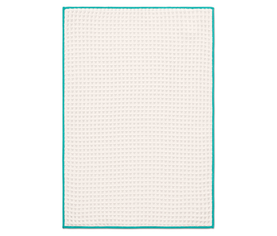 Extra veľká utierka s oranžovým lemom.