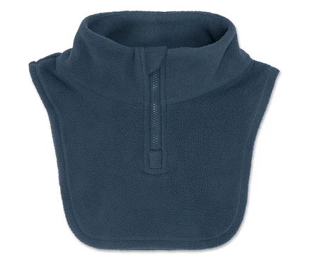 Modrý fleecový nákrčník so zipsom.