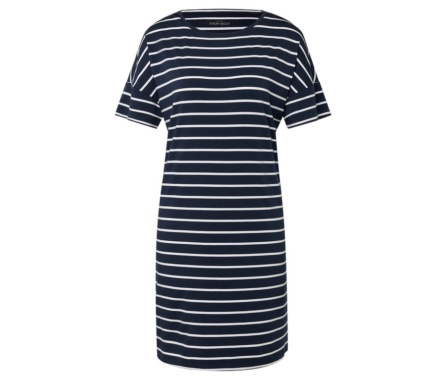 Modré šaty s bielymi pruhmi.