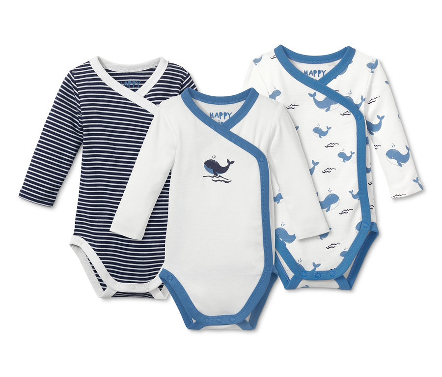 Tri body s dlhým rukávom: jedny s modrými prúžkami, dvoje biele s modrým lemovaním a potlačou veľrýb.