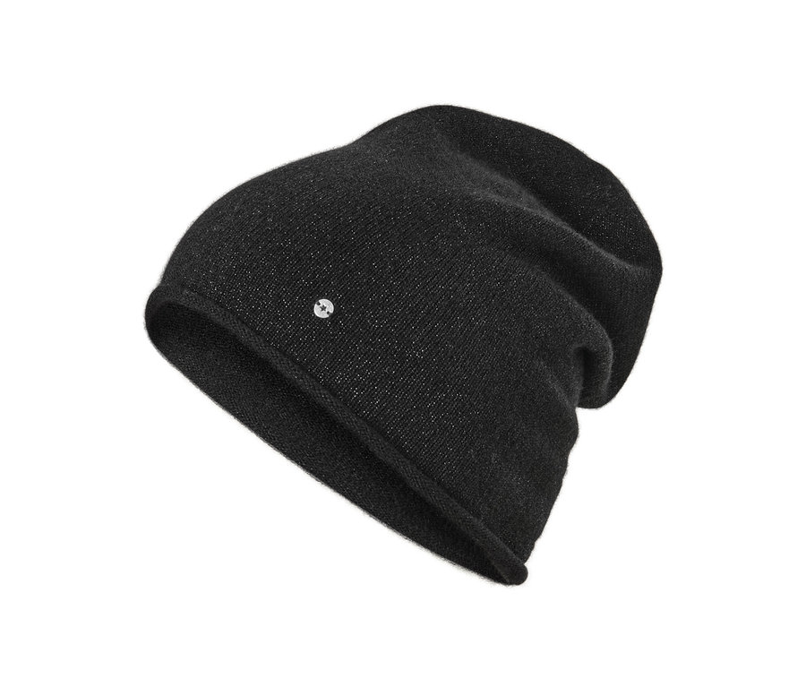 Detailný pohľad na trblietavú čiernu čiapku typu beanie.