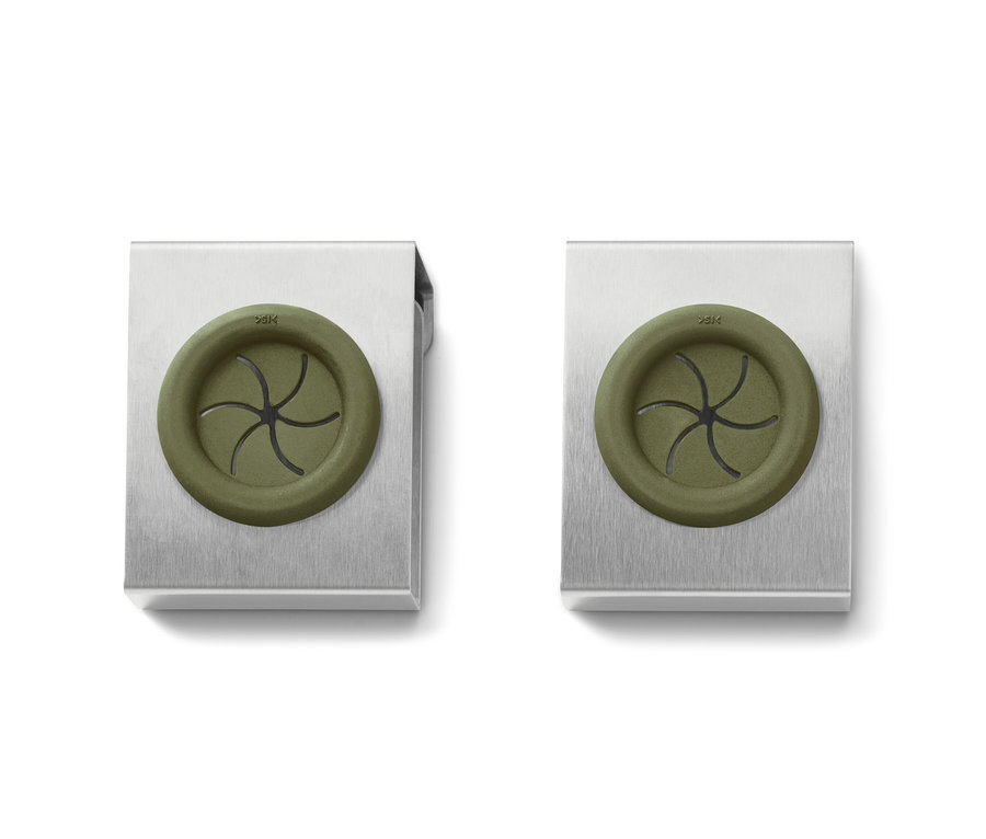 Dva držiaky na utierky.