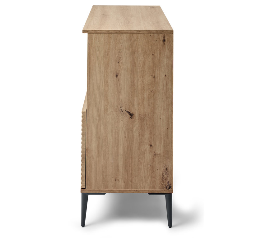 Bočný pohľad na drevenú komodu s tmavými nohami.