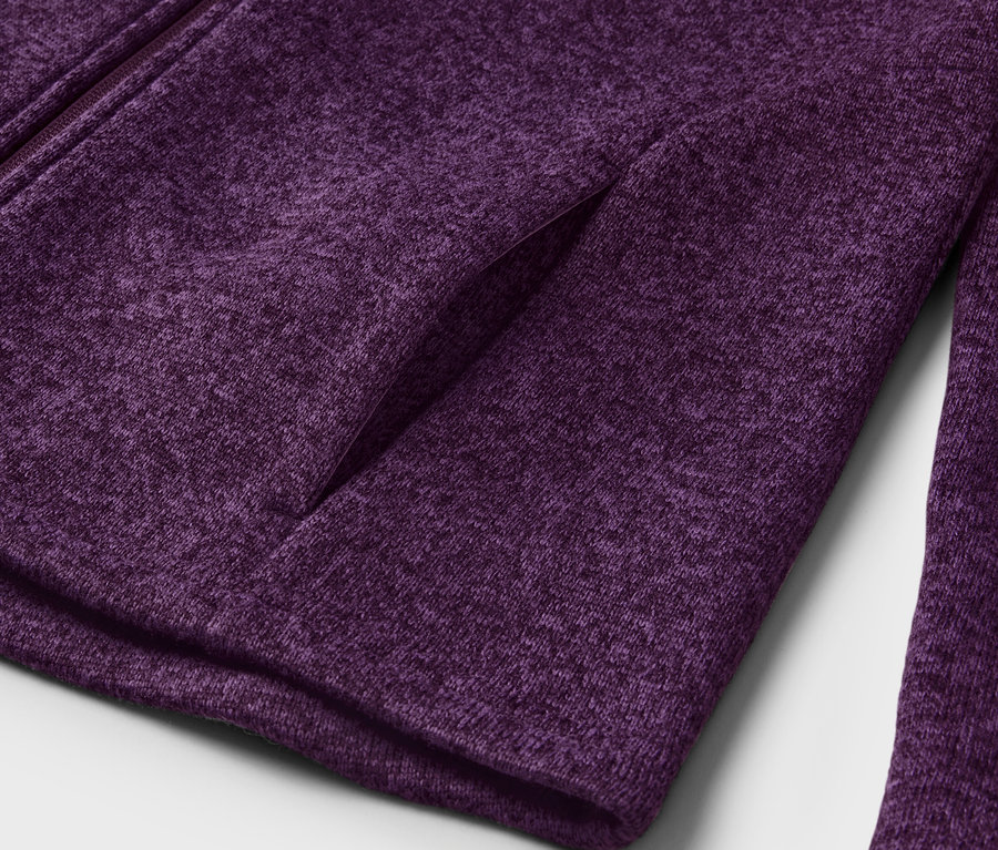 Detail dámskej pletenej fleecovej bundy Da.Strickfleece-Jacke, pflaume/lavendel.