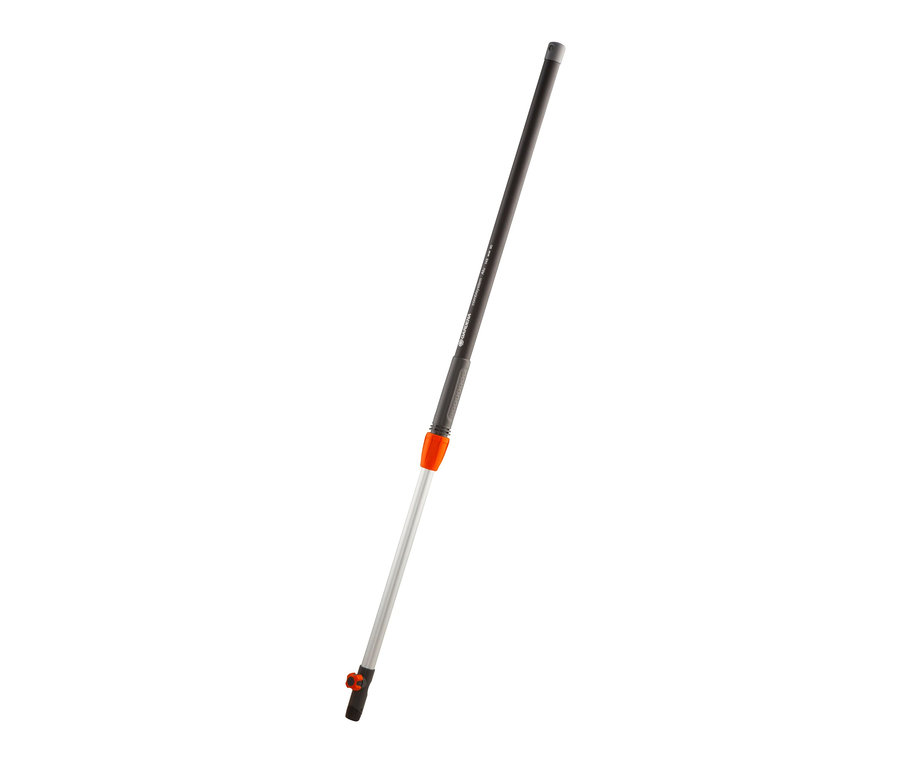 Čierno-sivá teleskopická tyč GARDENA »combisystem« s dĺžkou cca 90–145 cm.