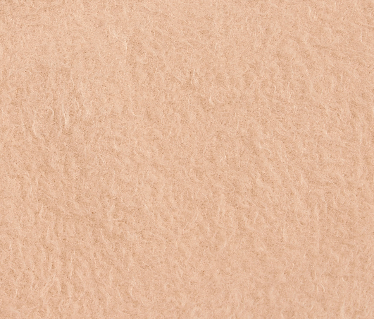 Detailný záber na broskyňovú chlpatú textúru.