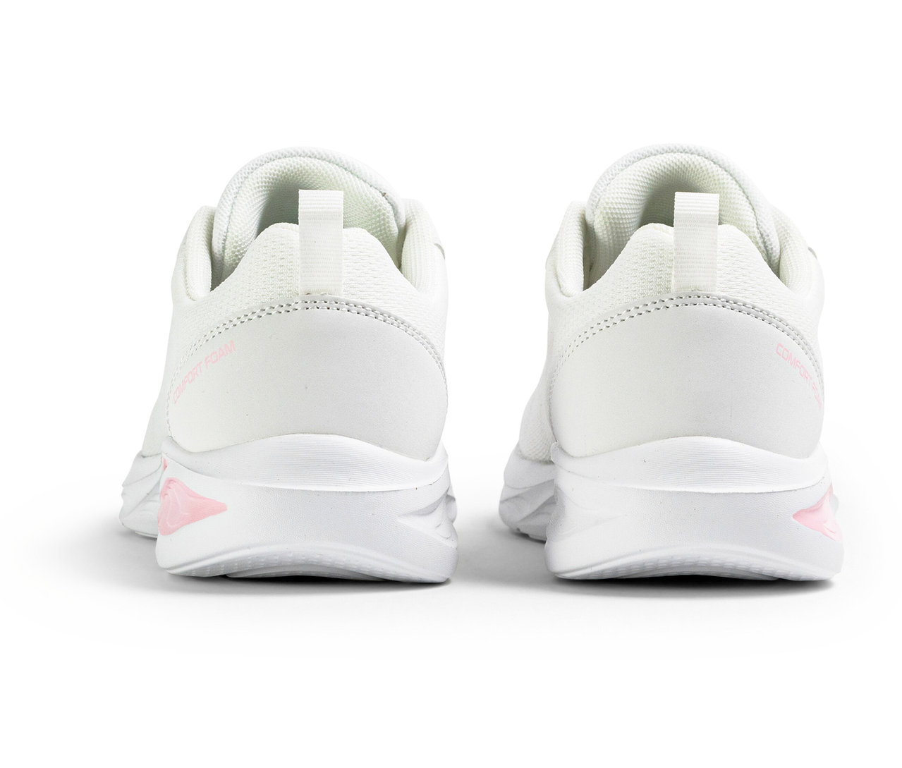 Pohľad zozadu na dvoje bielych dámskych tenisiek FILA Specctris.