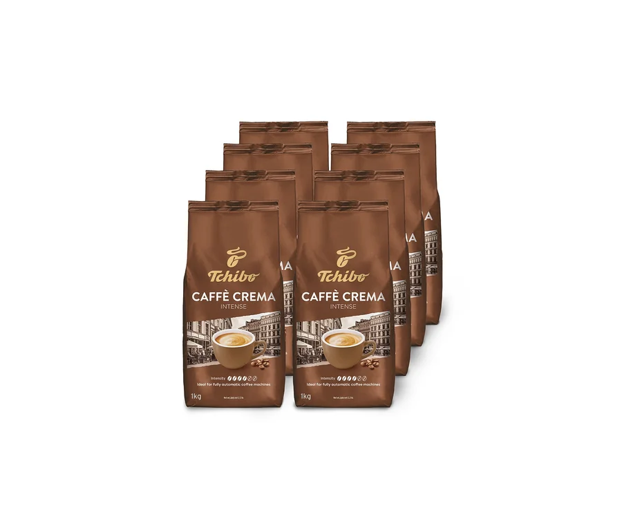 Osem hnedých balení kávových zŕn Tchibo Caffè Crema Intense usporiadaných v dvoch radoch na bielom pozadí.