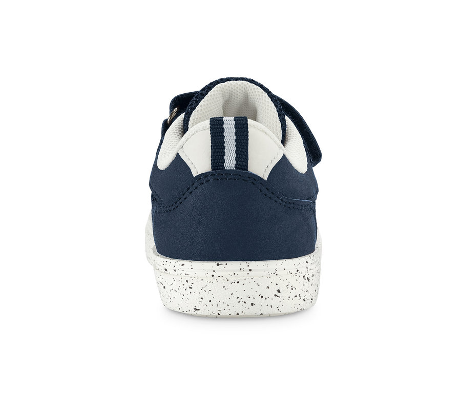 Detail zadnej strany topánky sneaker.