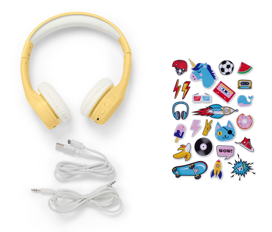 Žlté bezdrôtové slúchadlá s Bluetooth® pre deti a hárok nálepiek na bielom pozadí.