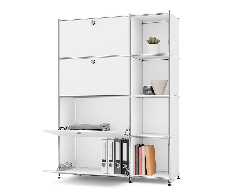 Biela kovová skrinka »CN3« so 4 výklopnými priečinkami, pričom jeden je otvorený.