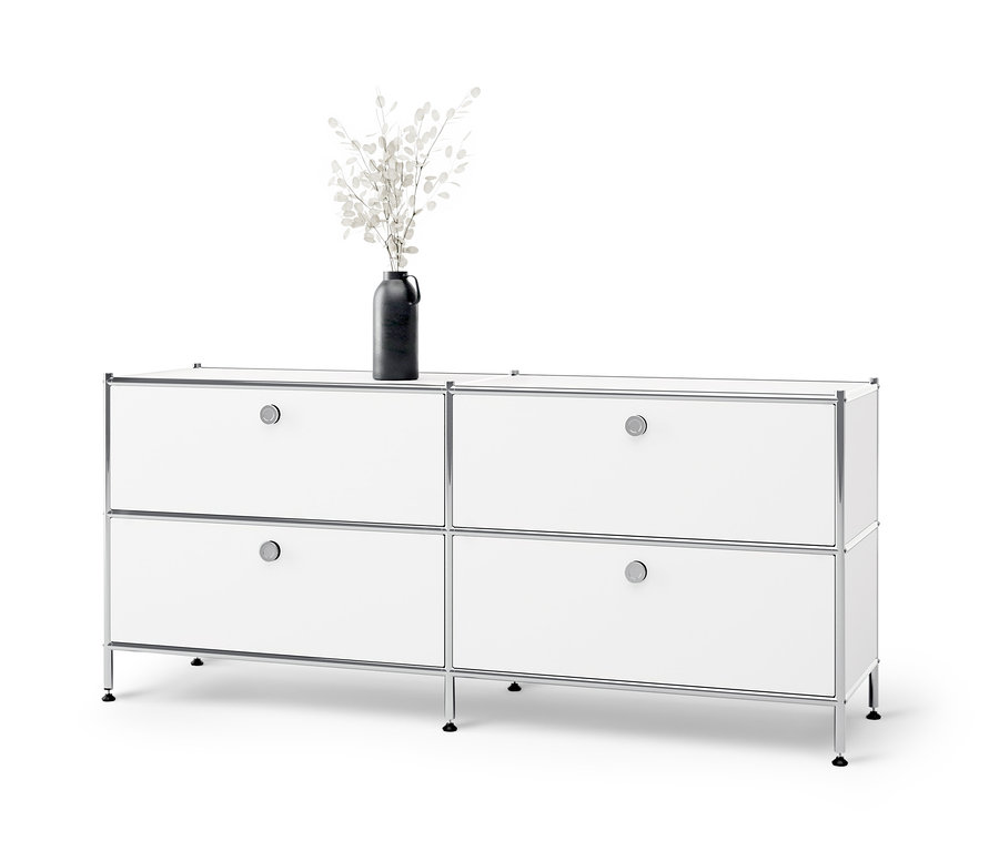 Biela kovová nízka skrinka »CN3« so 4 zásuvkami. Na skrinke je váza s kvetmi.