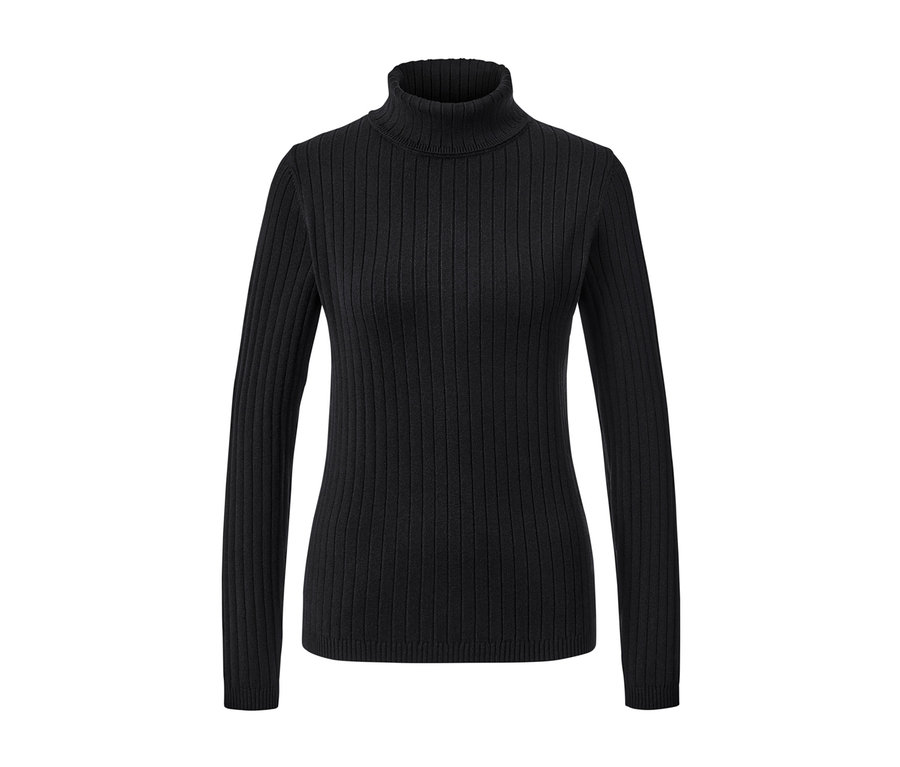 Čierny rebrovaný pulóver s rolákovým golierom.
