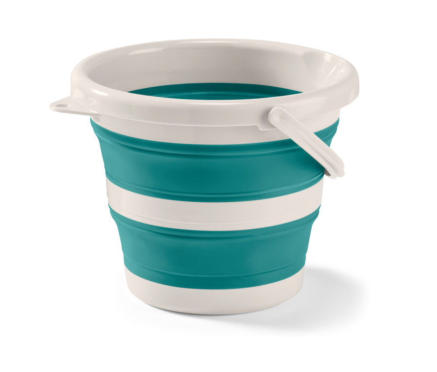 Zobrazené skladacie vedro s bielymi a tyrkysovými pruhmi.