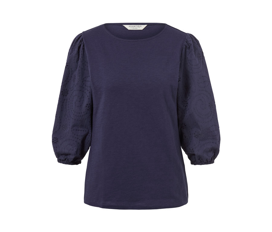 Tmavo modré tričko s 3/4 rukávmi a ažúrovou výšivkou.