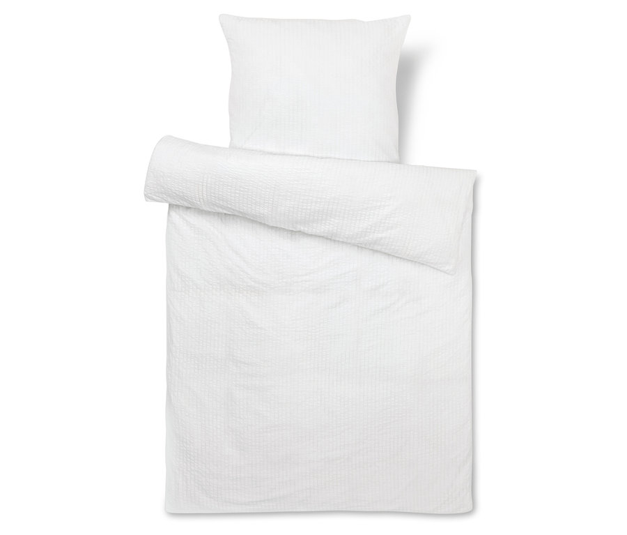 Biele obliečky s vankúšom.