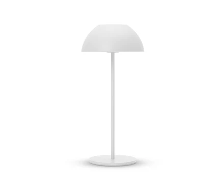 Biela lampa s okrúhlym tienidlom na bielom pozadí.