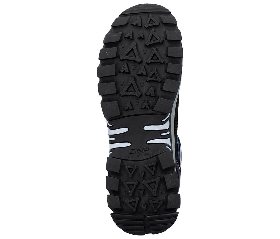 Podrážka čiernej trekingovej topánky s hrubým dezénom a technológiou CMP FullOnGrip.