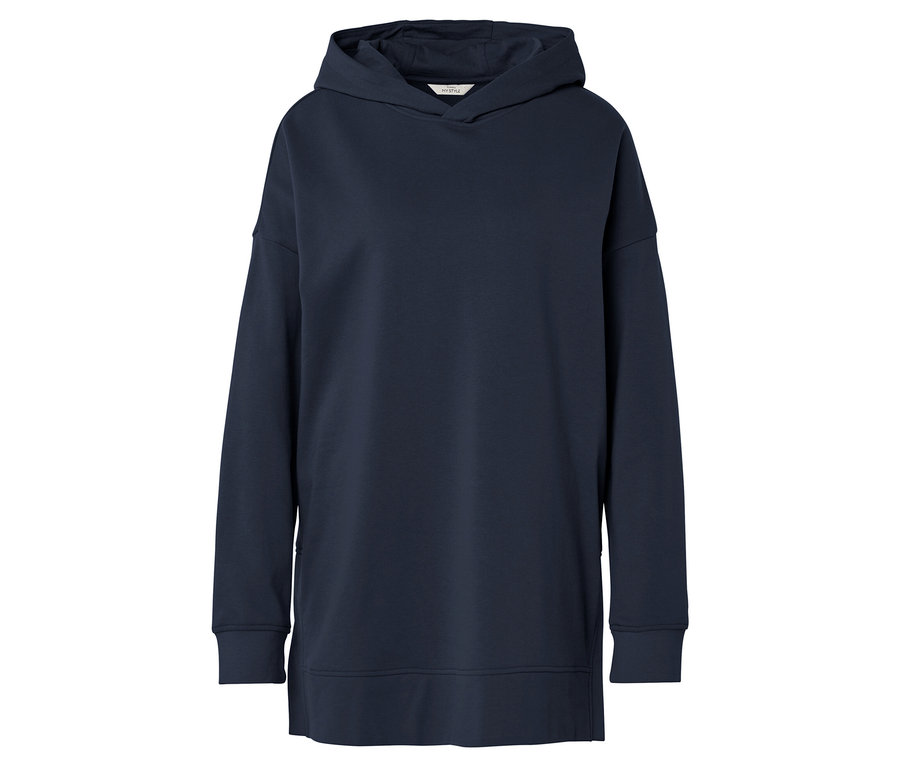 Tmavomodrá mikina s kapucňou na bielom pozadí.