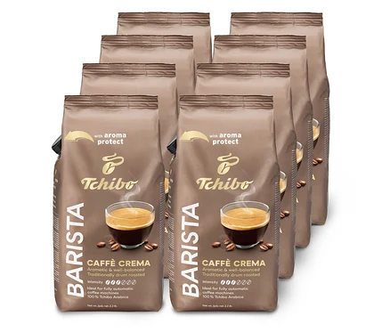 Niekoľko hnedých balení kávových zŕn Tchibo Barista Caffe Crema usporiadaných na poličke.